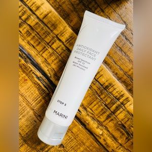 Jan Marini Antioxidant Daily Face Protectant SPF Sunscreen